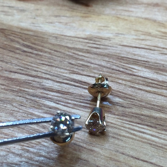 Diamond stud earrings (genuine diamonds and 14kt yellow gold) - Picture 5 of 6